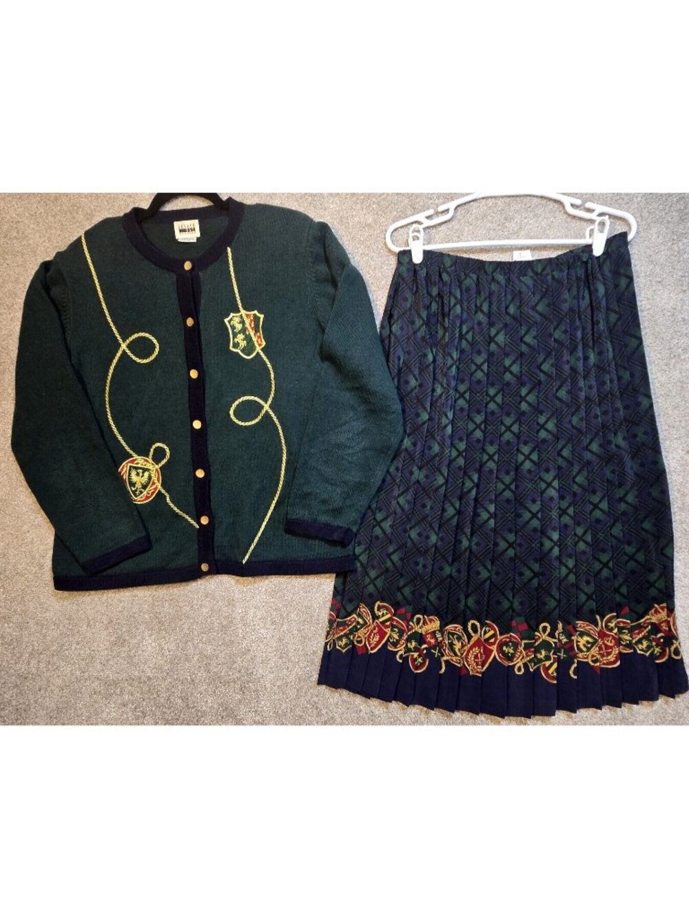 Leslie Fay Vintage 2 Pc Sweater & Skirt Set Crests Tartan Plaid Regal Women's 14